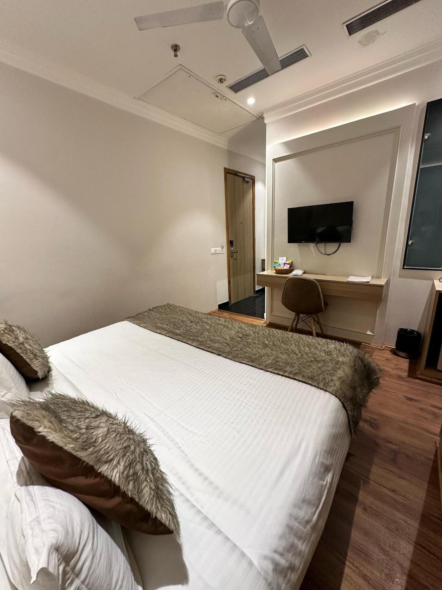 Hotel Euphoria Green Amritsar Exterior photo